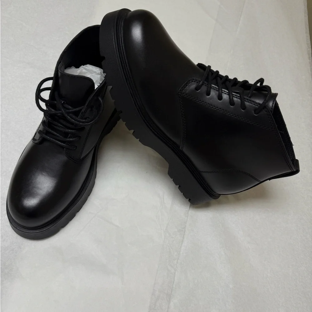 NwOT; Zara Men lace up boots with chunky Sole